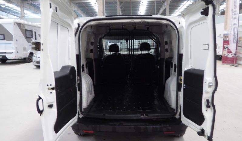 
								Fiat Doblo Cargo Base 1.3 Mjet 66kW 90CV E5 lleno									