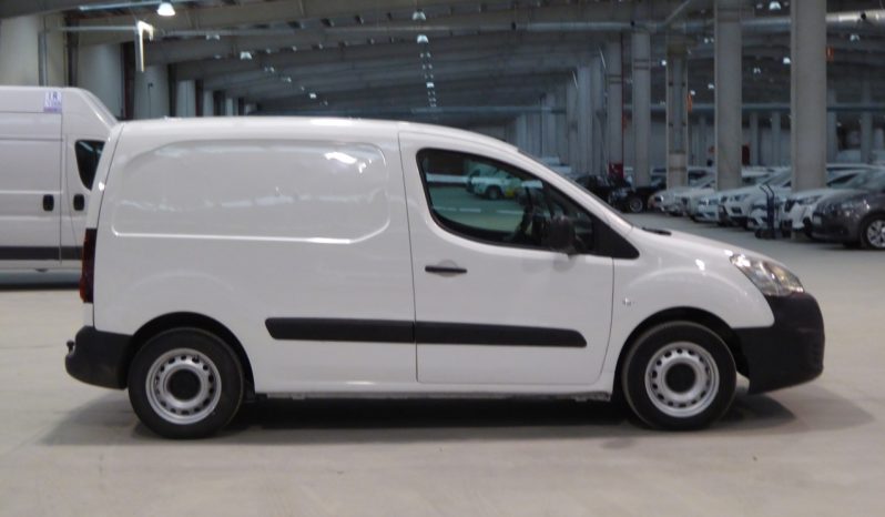 
								PEUGEOT Partner Furgon Confort L1 1.6 HDi 100 CV lleno									