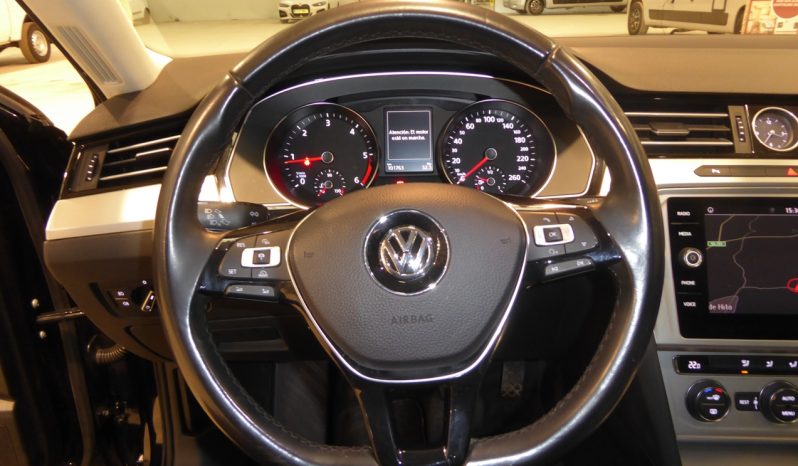 
								VOLKSWAGEN Passat Advance TDI 120CV Variant lleno									