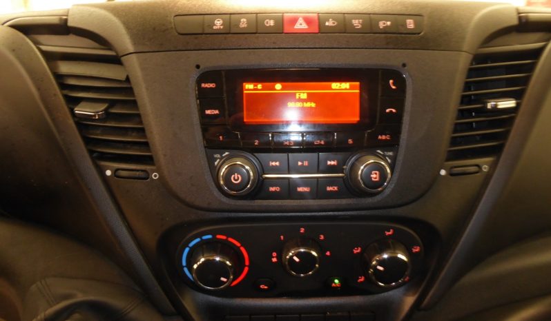 
								IVECO DAILY 2.3 TD 35C 16 3450 Puerta elevadora lleno									