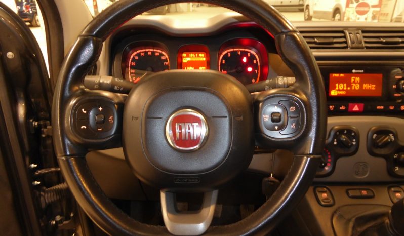 
								Fiat Panda 1.2 Lounge 70cv gasolina lleno									