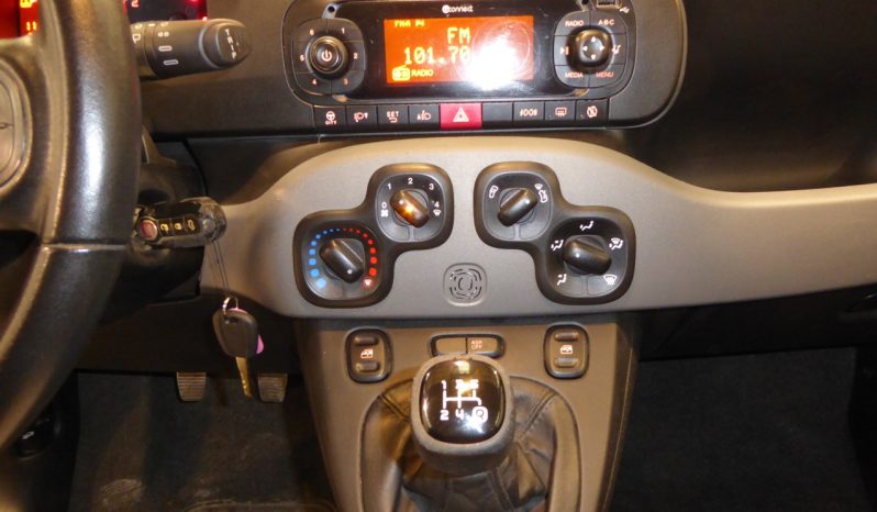 
								Fiat Panda 1.2 Lounge 70cv gasolina lleno									