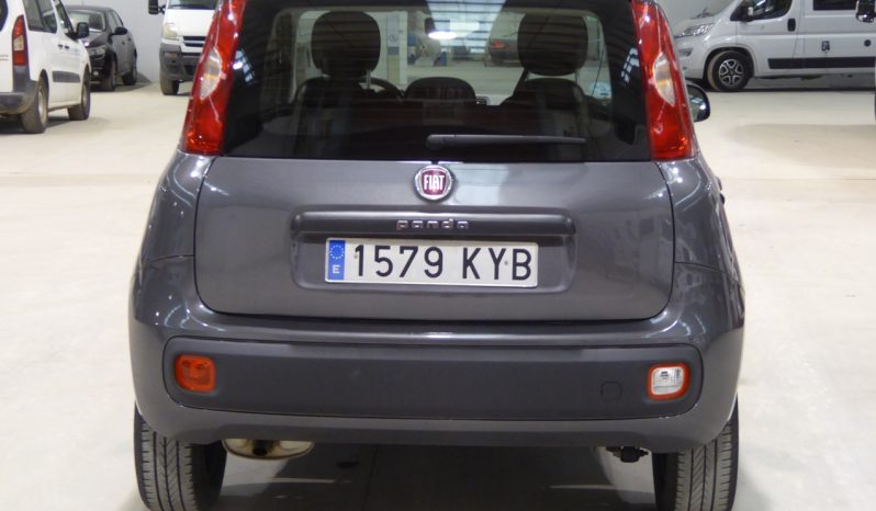 
								Fiat Panda 1.2 Lounge 70cv gasolina lleno									