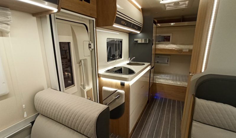 
								C.I. HORON 77M, 7 plazas 165 cv automatico, nuevo lleno									