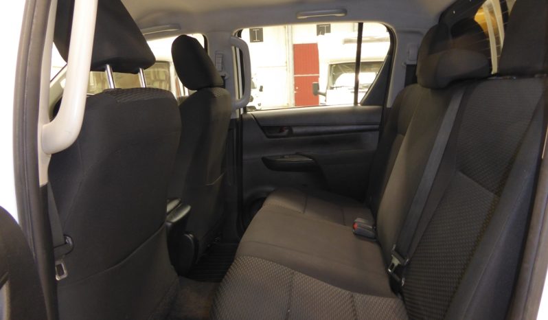 
								Toyota Hilux 2.4 D4D Cabina Doble GX caja cerrada lleno									
