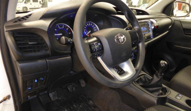
								Toyota Hilux 2.4 D4D Cabina Doble GX caja cerrada lleno									