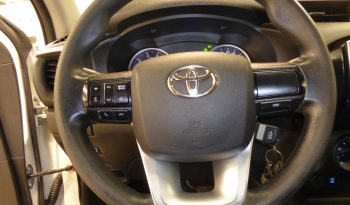 
									Toyota Hilux 2.4 D4D Cabina Doble GX caja cerrada lleno								