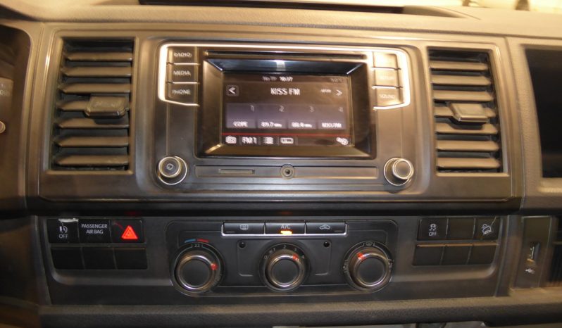 
								VOLKSWAGEN Transporter Kombi TN 2.0 TDI 150 CV lleno									