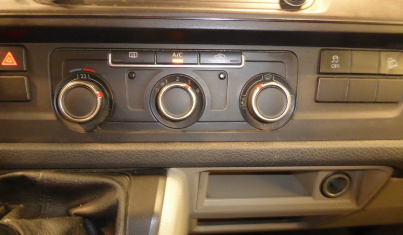 
								VOLKSWAGEN Transporter Kombi TN 2.0 TDI 150 CV lleno									