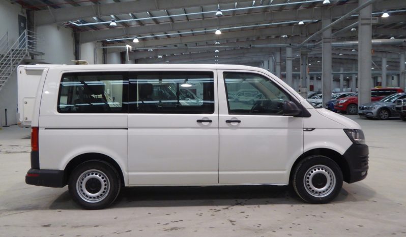 
								VOLKSWAGEN Transporter Kombi TN 2.0 TDI 150 CV lleno									