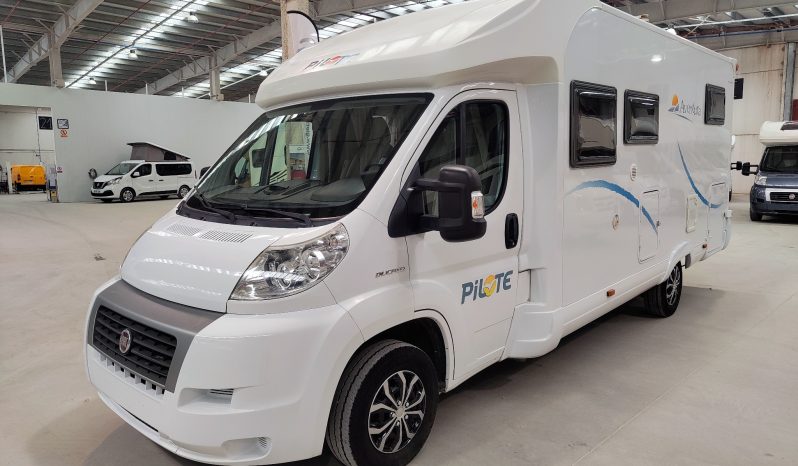 
								PILOTE AVENTURA P690L – CAMA TRANSVERSAL, MALETERO GRANDE lleno									