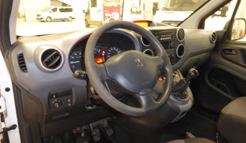 
								PEUGEOT Partner Furgon Confort L1 1.6 HDi 75 CV lleno									
