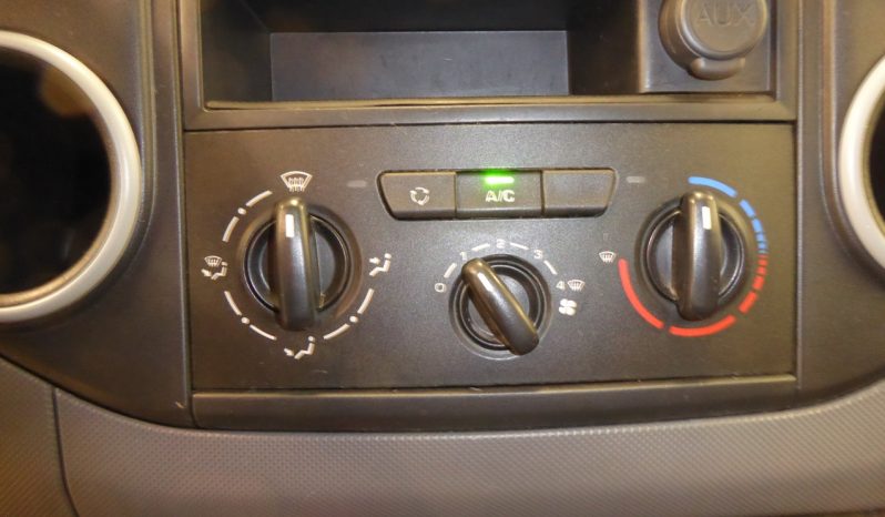 
								PEUGEOT Partner Furgon Confort L1 1.6 HDi 75 CV lleno									