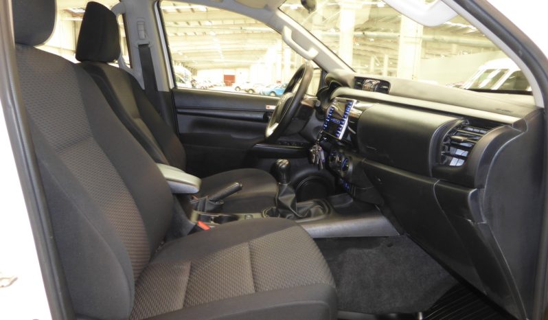 
								Toyota Hilux 2.4 D4D Cabina Doble GX caja cerrada lleno									