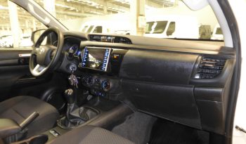 
									Toyota Hilux 2.4 D4D Cabina Doble GX caja cerrada lleno								