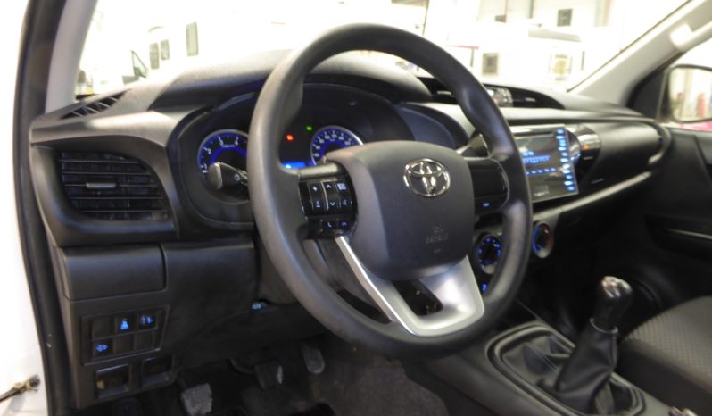 
								Toyota Hilux 2.4 D4D Cabina Doble GX caja cerrada lleno									