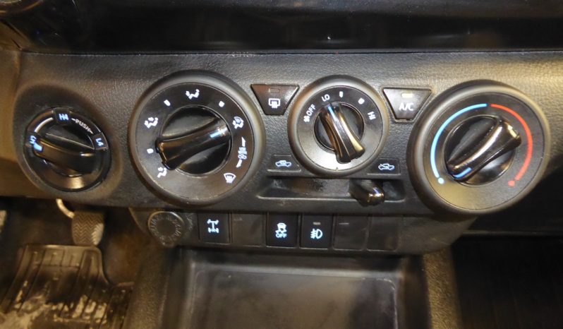 
								Toyota Hilux 2.4 D4D Cabina Doble GX caja cerrada lleno									