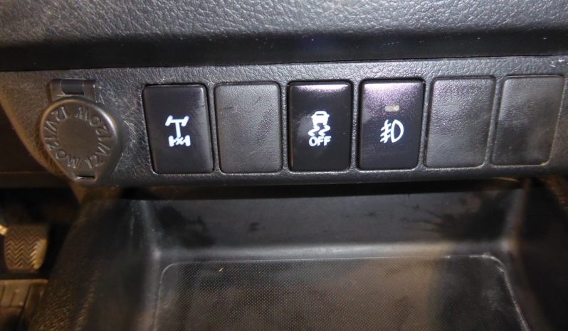 
								Toyota Hilux 2.4 D4D Cabina Doble GX caja cerrada lleno									