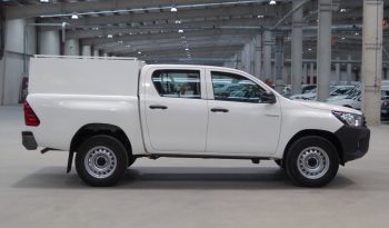 
									Toyota Hilux 2.4 D4D Cabina Doble GX caja cerrada lleno								