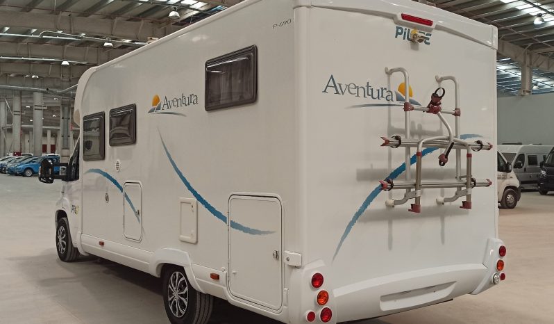 
								PILOTE AVENTURA P690L – CAMA TRANSVERSAL, MALETERO GRANDE lleno									