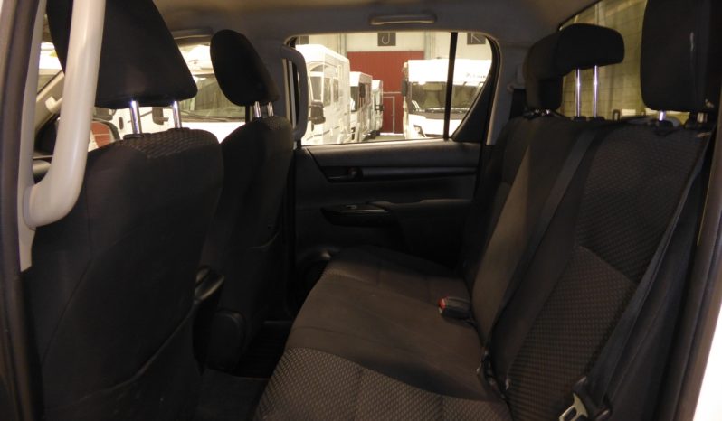 
								Toyota Hilux 2.4 D4D Cabina Doble GX caja cerrada lleno									