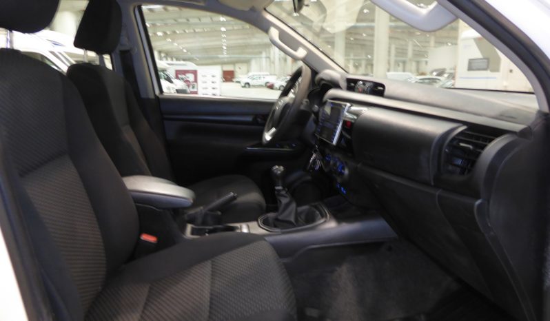 
								Toyota Hilux 2.4 D4D Cabina Doble GX caja cerrada lleno									