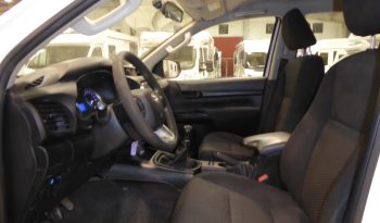 
									Toyota Hilux 2.4 D4D Cabina Doble GX caja cerrada lleno								