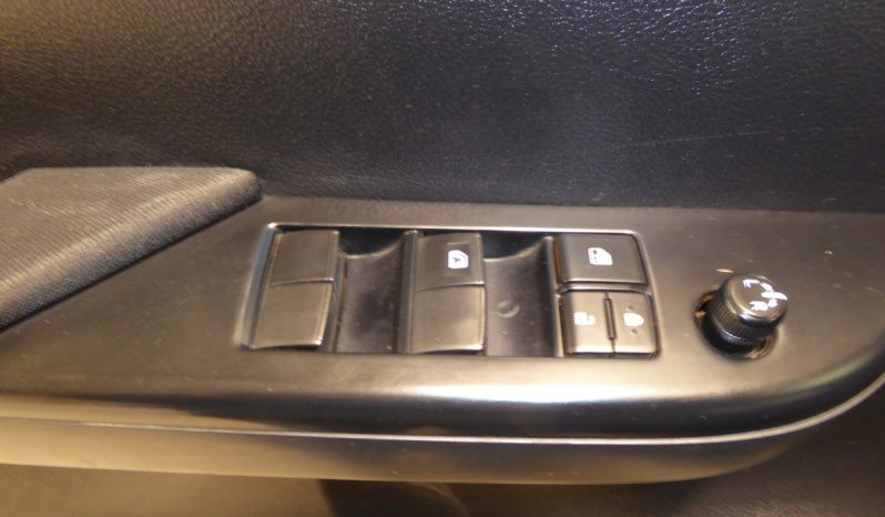 
								Toyota Hilux 2.4 D4D Cabina Doble GX caja cerrada lleno									