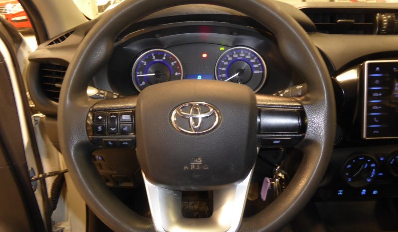 
								Toyota Hilux 2.4 D4D Cabina Doble GX caja cerrada lleno									