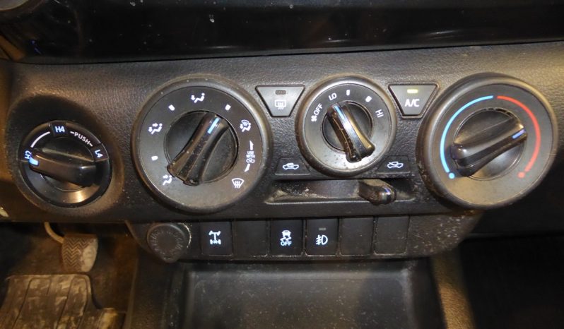 
								Toyota Hilux 2.4 D4D Cabina Doble GX caja cerrada lleno									