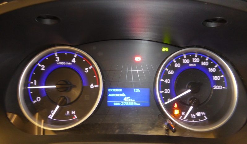 
								Toyota Hilux 2.4 D4D Cabina Doble GX caja cerrada lleno									