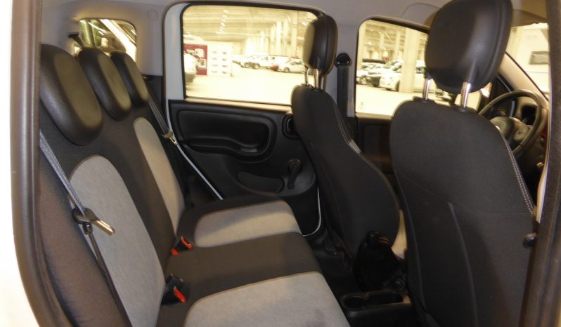 
								Fiat Panda 1.2 Lounge 70cv gasolina lleno									