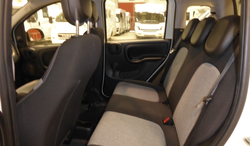 
								Fiat Panda 1.2 Lounge 70cv gasolina lleno									