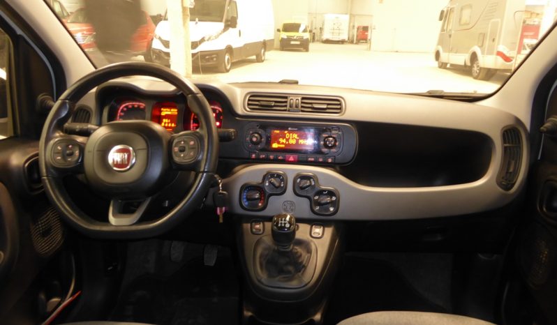 
								Fiat Panda 1.2 Lounge 70cv gasolina lleno									