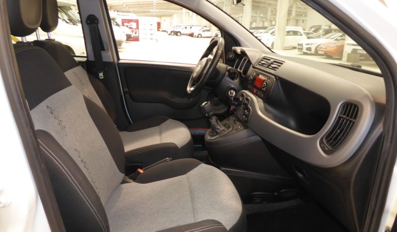
								Fiat Panda 1.2 Lounge 70cv gasolina lleno									