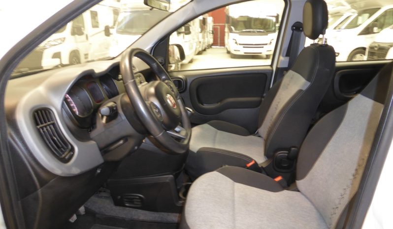 
								Fiat Panda 1.2 Lounge 70cv gasolina lleno									