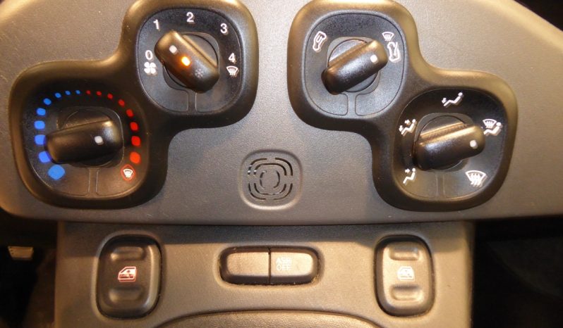 
								Fiat Panda 1.2 Lounge 70cv gasolina lleno									