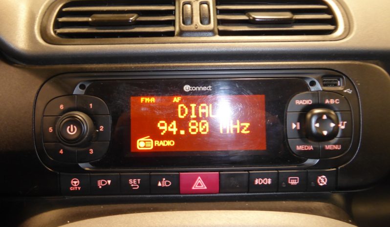 
								Fiat Panda 1.2 Lounge 70cv gasolina lleno									