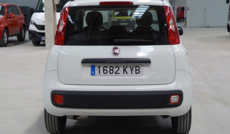 
								Fiat Panda 1.2 Lounge 70cv gasolina lleno									