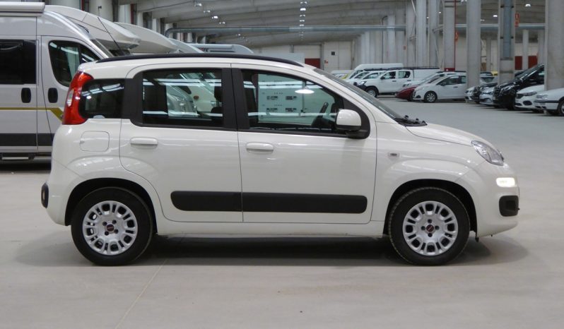 
								Fiat Panda 1.2 Lounge 70cv gasolina lleno									