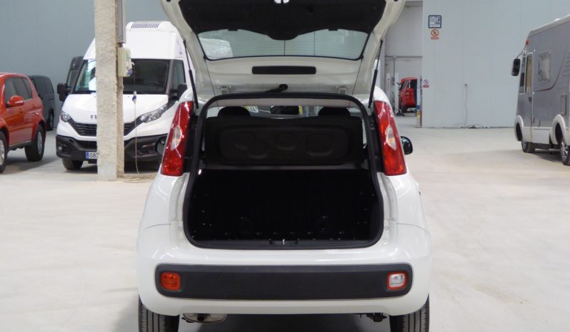 
								Fiat Panda 1.2 Lounge 70cv gasolina lleno									