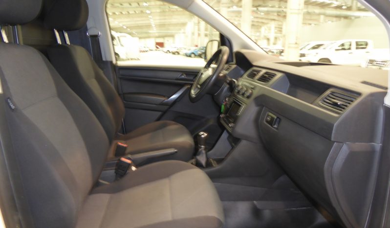 
								Volkswagen Caddy Maxi Furgon 2.0 TDI 122 cv. 4×4 lleno									