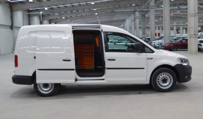 
								Volkswagen Caddy Maxi Furgon 2.0 TDI 122 cv. 4×4 lleno									