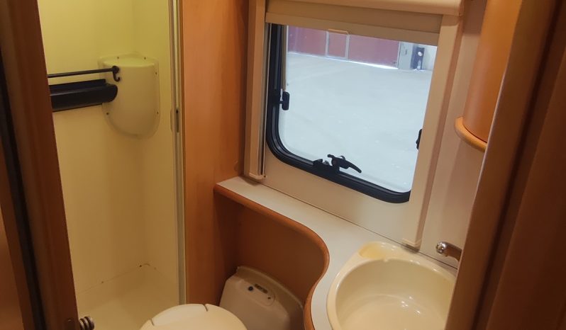 HYMER TRAMP 664 PERFILADA CAMA FRANCESA, GAMA ALTA. lleno
