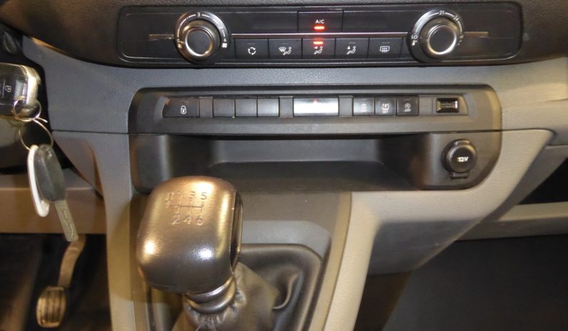 
								Peugeot Expert Combi BlueHDi 120 SS Standard 6 plazas lleno									