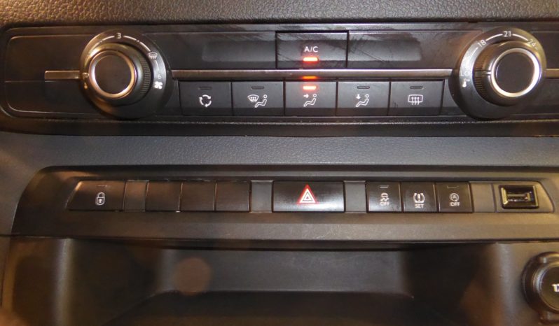 
								Peugeot Expert Combi BlueHDi 120 SS Standard 6 plazas lleno									