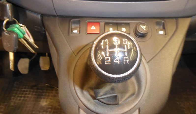 
								PEUGEOT Partner L1 1.6 HDi 75 CV isotermo IR nuevo lleno									