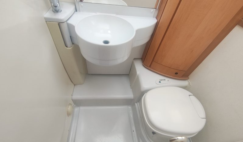 
								CAMPER HYMER ERIBA VAN PERFILADA COMPACTA 6 MTS CAMA TRANSVERSAL + MALETERO lleno									