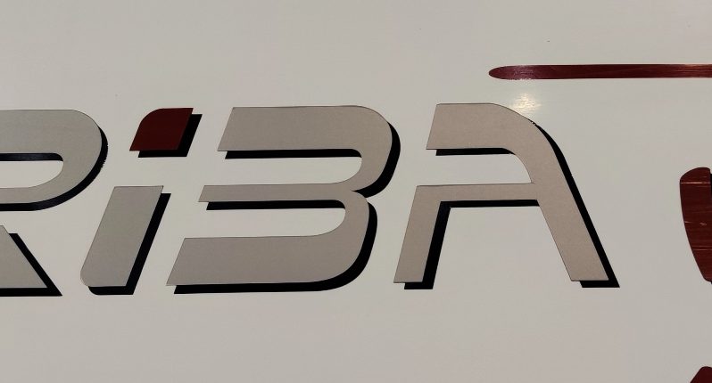 
								CAMPER HYMER ERIBA VAN PERFILADA COMPACTA 6 MTS CAMA TRANSVERSAL + MALETERO lleno									