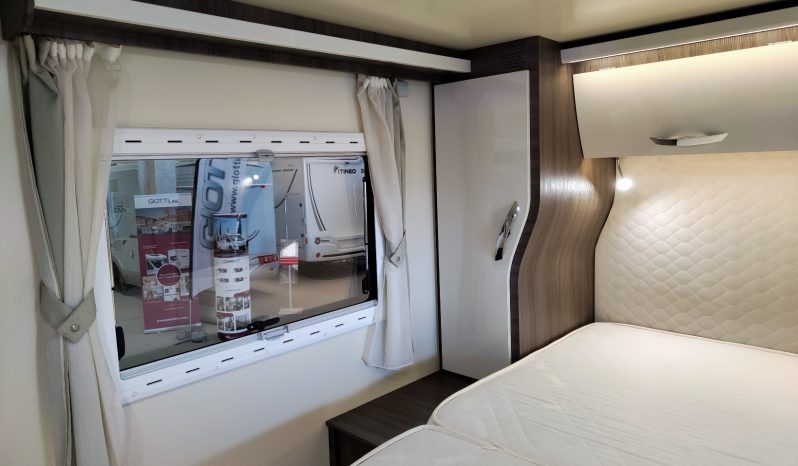 
								MCLOUIS NEVIS 880 SERIE LIMITADA YEARLING 881 INTEGRAL GAMA ALTA CAMA ISLA lleno									